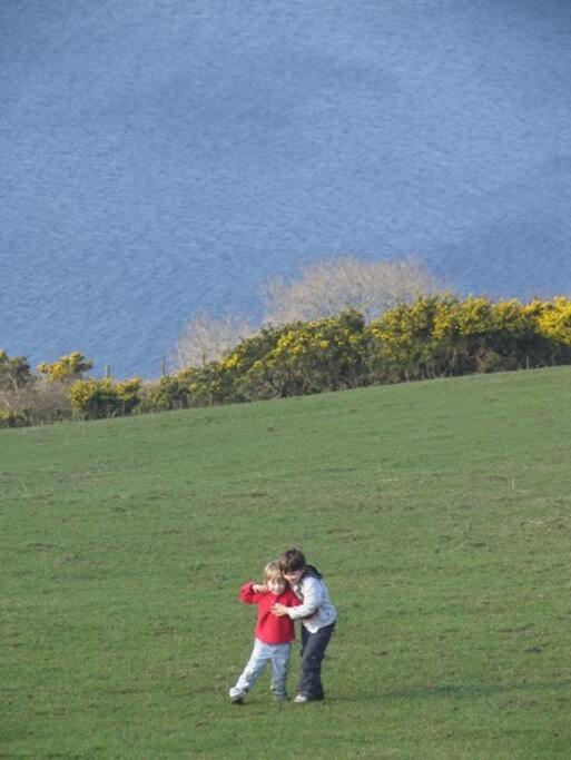 Beautiful Spacious Old Schoolhouse With Stunning Sea Views And Beach Nearby Villa Port Bannatyne Exterior foto