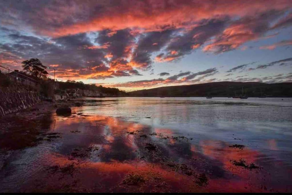 Beautiful Spacious Old Schoolhouse With Stunning Sea Views And Beach Nearby Villa Port Bannatyne Exterior foto