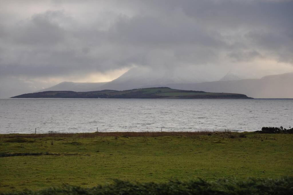 Beautiful Spacious Old Schoolhouse With Stunning Sea Views And Beach Nearby Villa Port Bannatyne Exterior foto